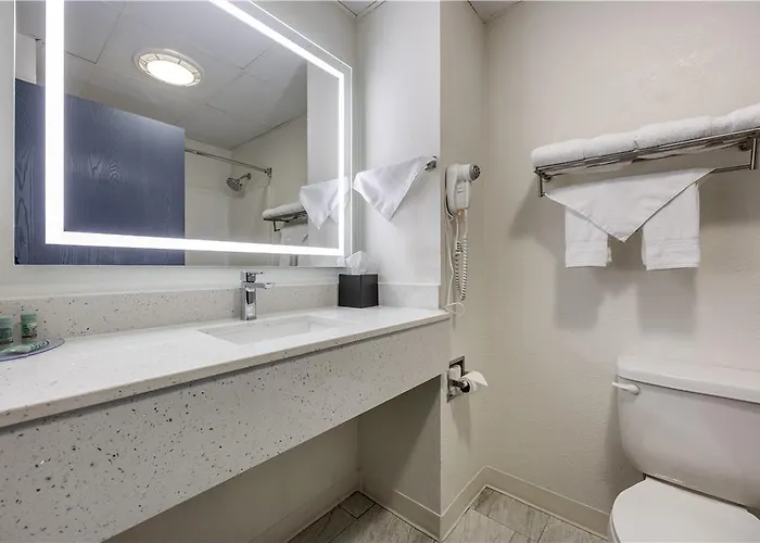 Western Hotel Bolingbrook
