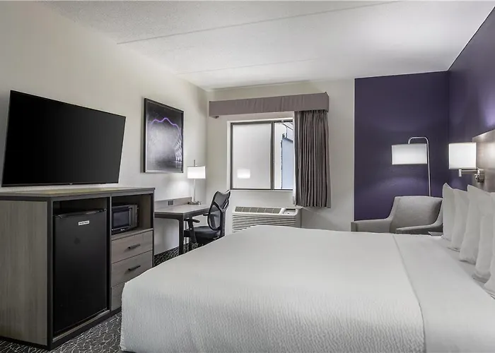 Western Hotel Bolingbrook