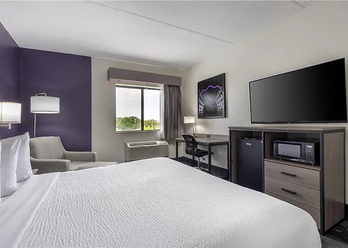 Western Hotel Bolingbrook